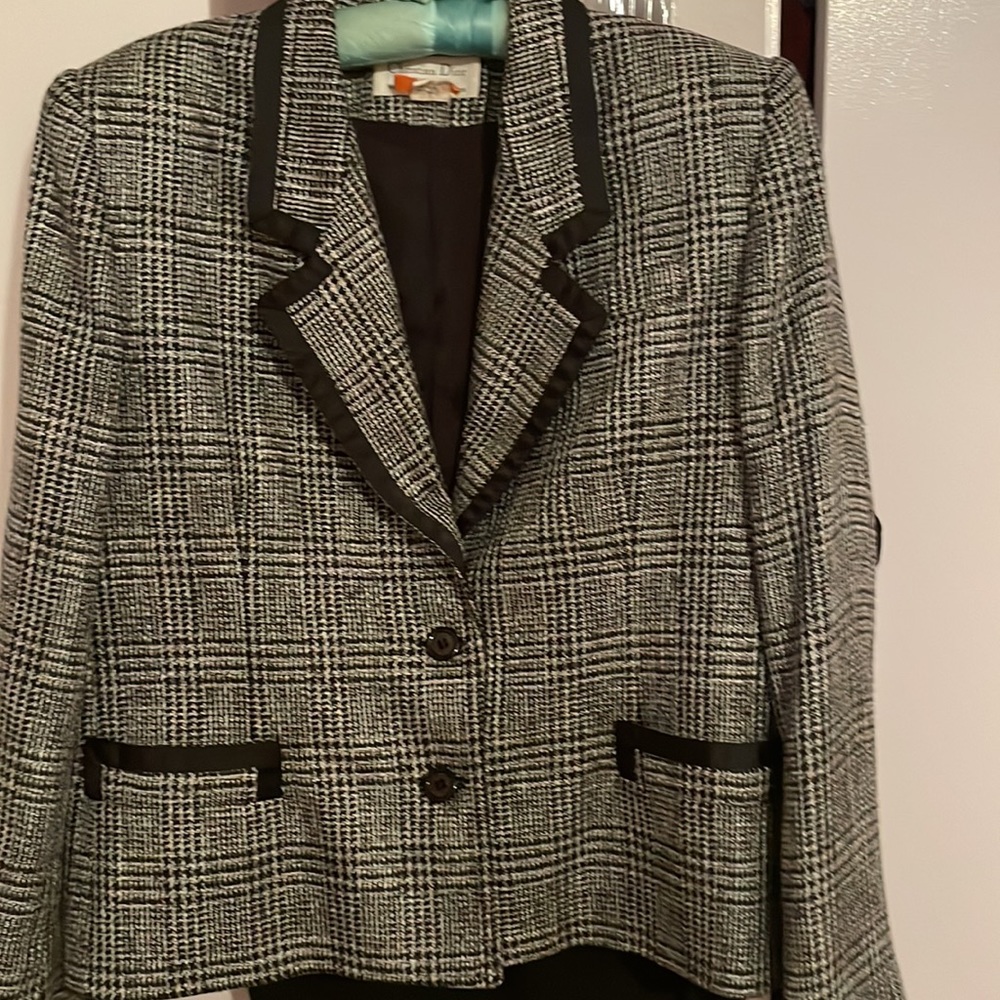 VINTAGE 1960s Christian Dior woman’s suit